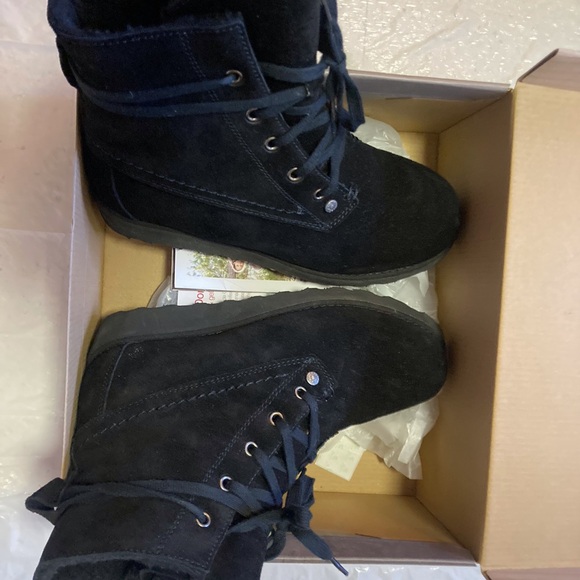 Black BearPaw Shearling Lace up Boots - Picture 2 of 7